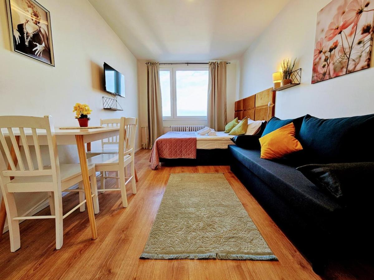 Live-inn Cozy For 1-4 Guests, 20 Mins To Center, Lift, Gym, Reception, Parking, Roof Terrace, Game & Party Apartment