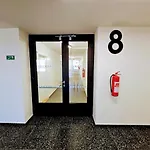 Live-Inn Prague Cozy Suite For 1-4 Guests, 20 Mins To Center, Lift, Gym, Reception, Parking, Roof Terrace, Game & Party