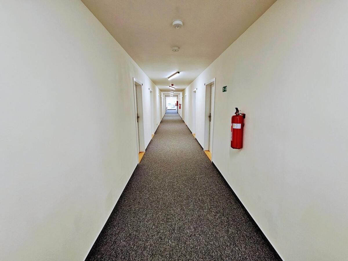 Live-inn Cozy For 1-4 Guests, 20 Mins To Center, Lift, Gym, Reception, Parking, Roof Terrace, Game & Party Praha
