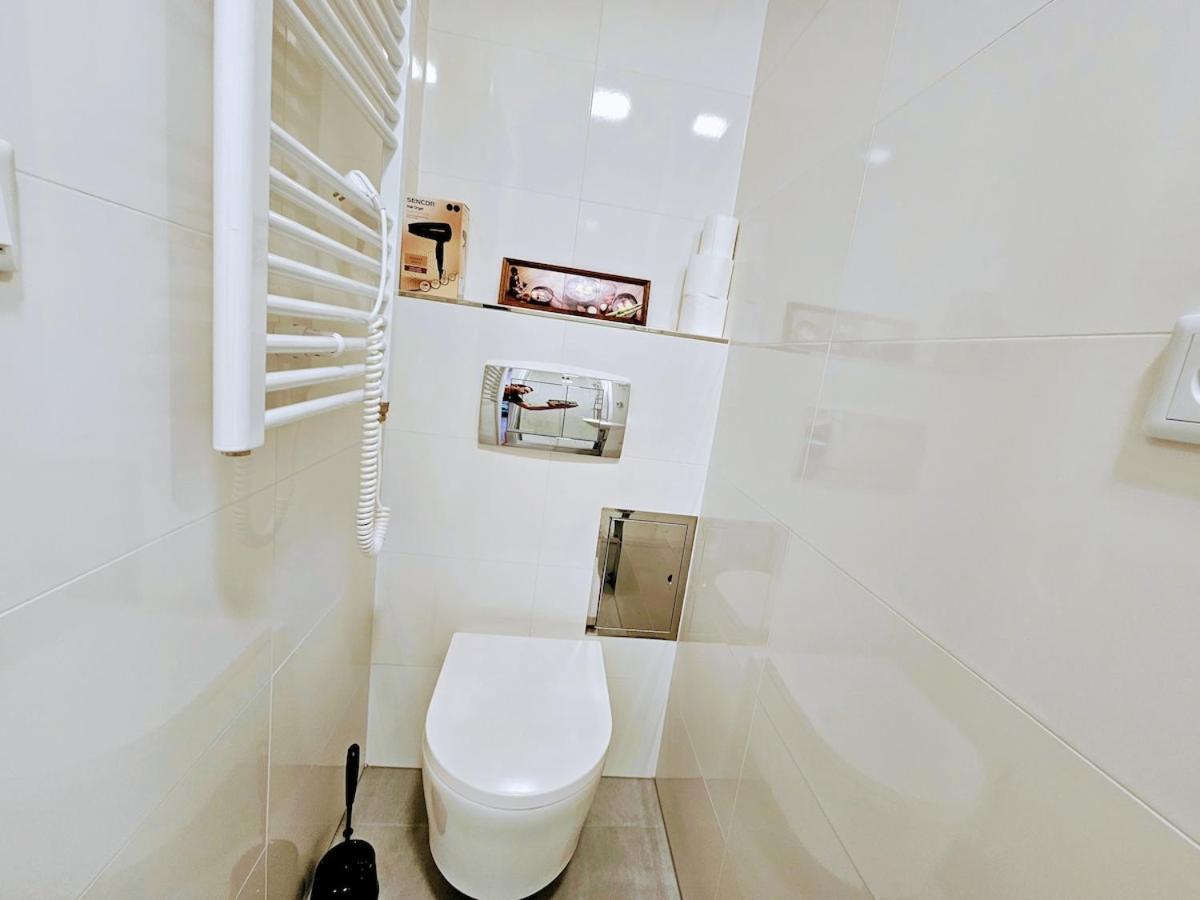 Apartmán Live-inn Cozy For 1-4 Guests, 20 Mins To Center, Lift, Gym, Reception, Parking, Roof Terrace, Game & Party *