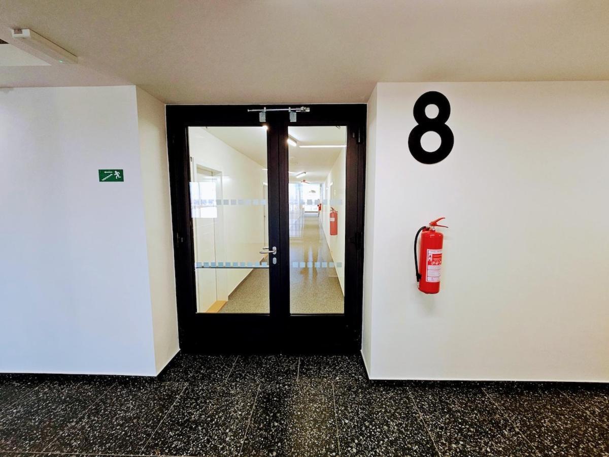 Live-inn Cozy For 1-4 Guests, 20 Mins To Center, Lift, Gym, Reception, Parking, Roof Terrace, Game & Party Apartmán Praha
