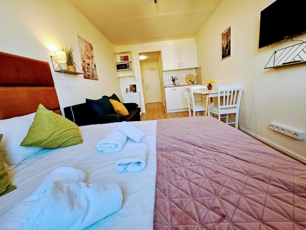 Apartmán Live-inn Cozy For 1-4 Guests, 20 Mins To Center, Lift, Gym, Reception, Parking, Roof Terrace, Game & Party *