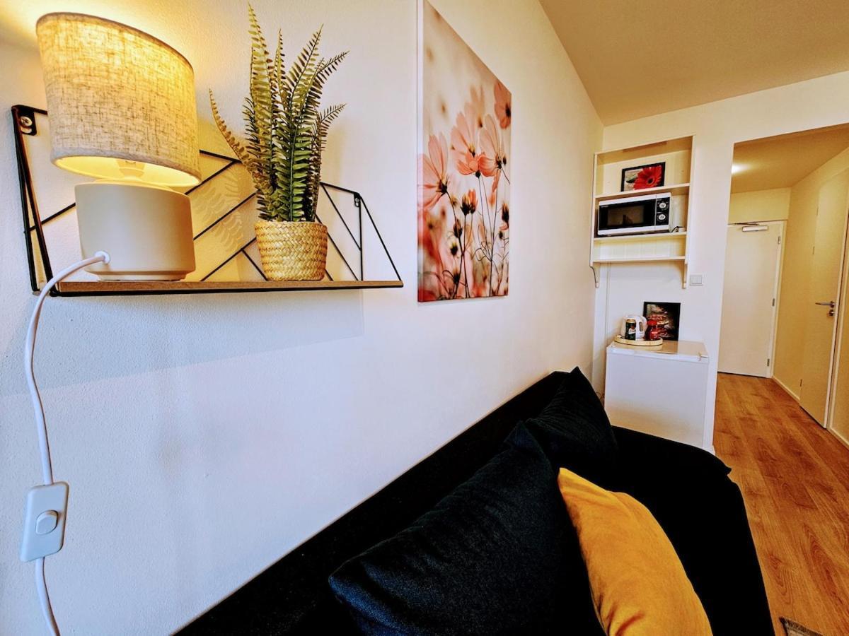 Live-inn Cozy For 1-4 Guests, 20 Mins To Center, Lift, Gym, Reception, Parking, Roof Terrace, Game & Party *