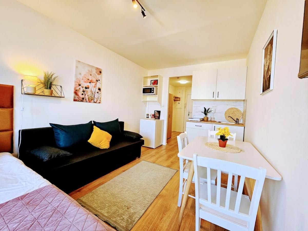 Apartmán Live-inn Cozy For 1-4 Guests, 20 Mins To Center, Lift, Gym, Reception, Parking, Roof Terrace, Game & Party *