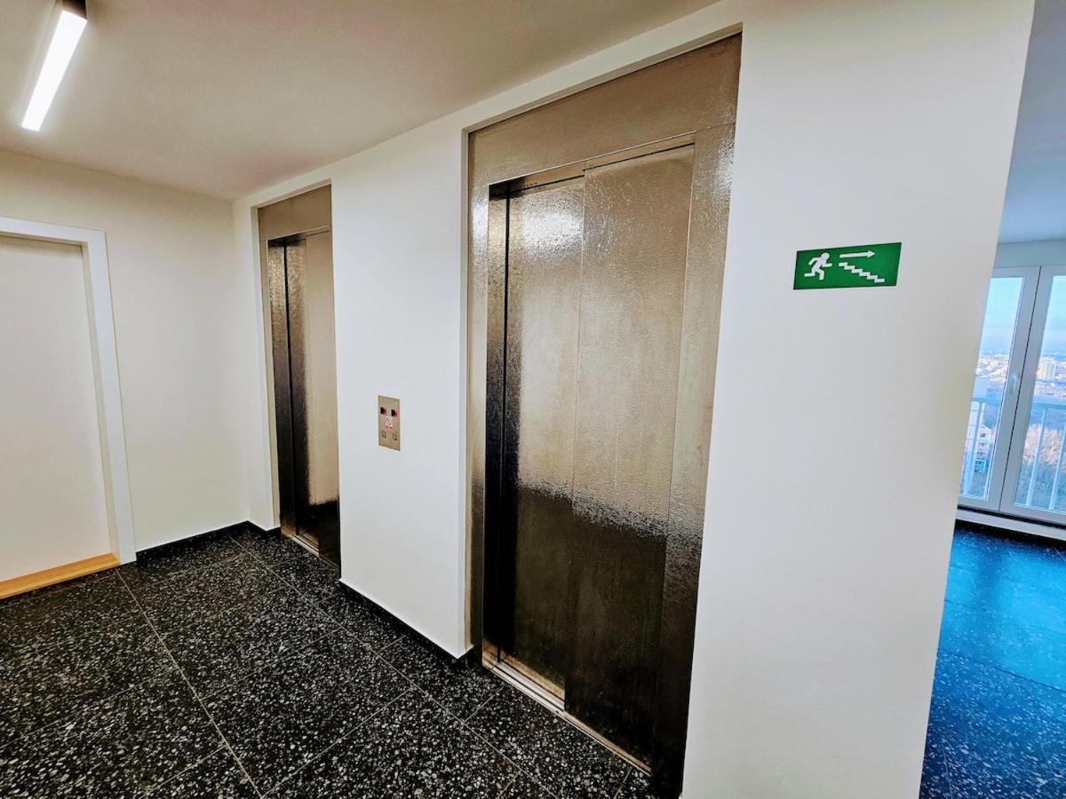 Live-inn Cozy For 1-4 Guests, 20 Mins To Center, Lift, Gym, Reception, Parking, Roof Terrace, Game & Party Apartmán Praha