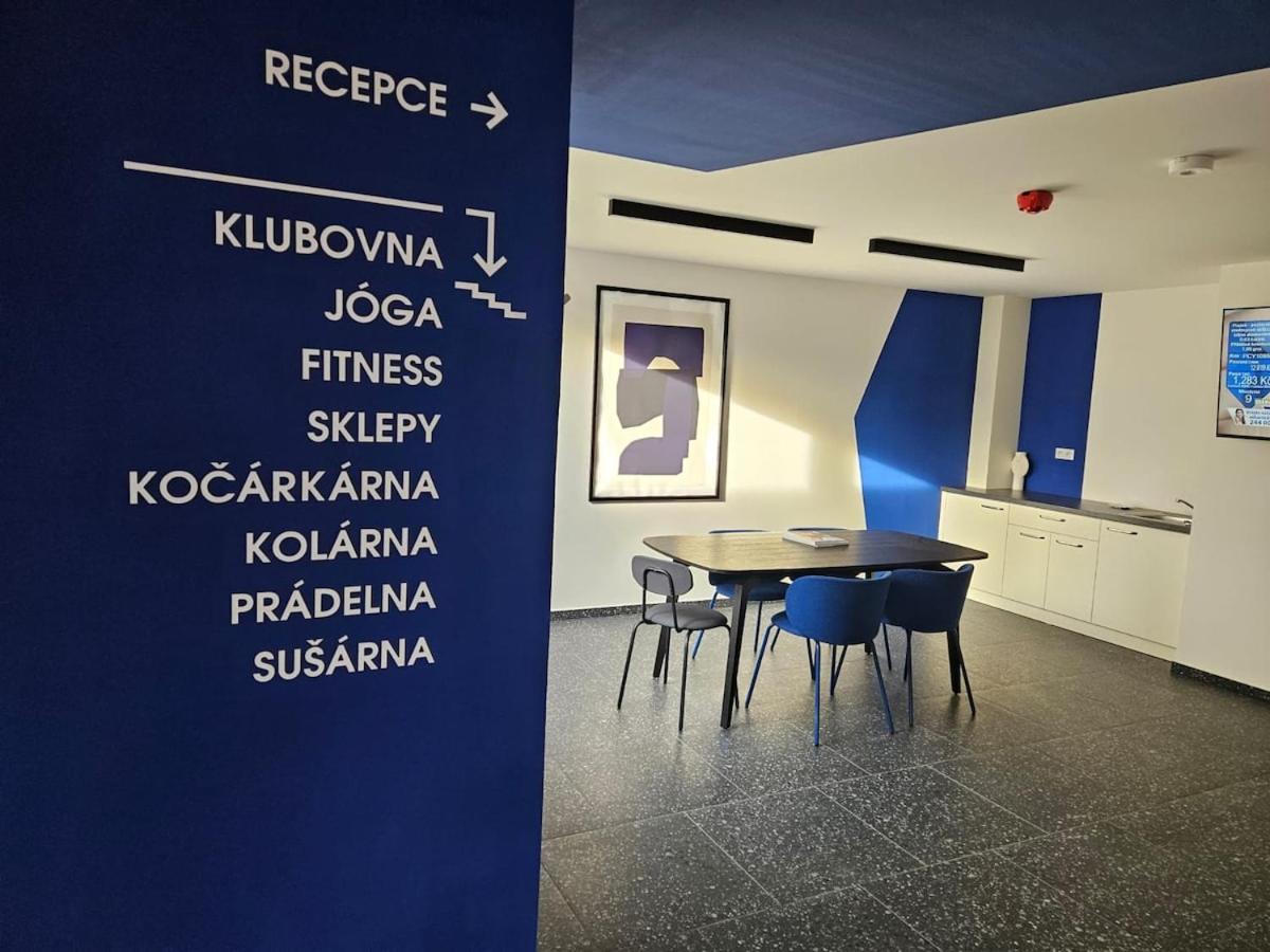 Apartmán Live-inn Cozy For 1-4 Guests, 20 Mins To Center, Lift, Gym, Reception, Parking, Roof Terrace, Game & Party Praha