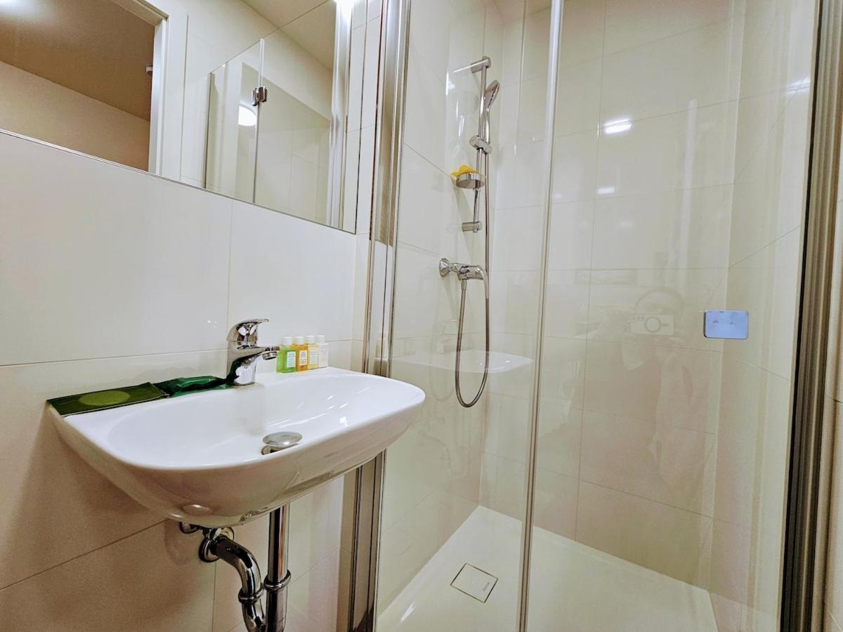 Live-inn Cozy For 1-4 Guests, 20 Mins To Center, Lift, Gym, Reception, Parking, Roof Terrace, Game & Party *