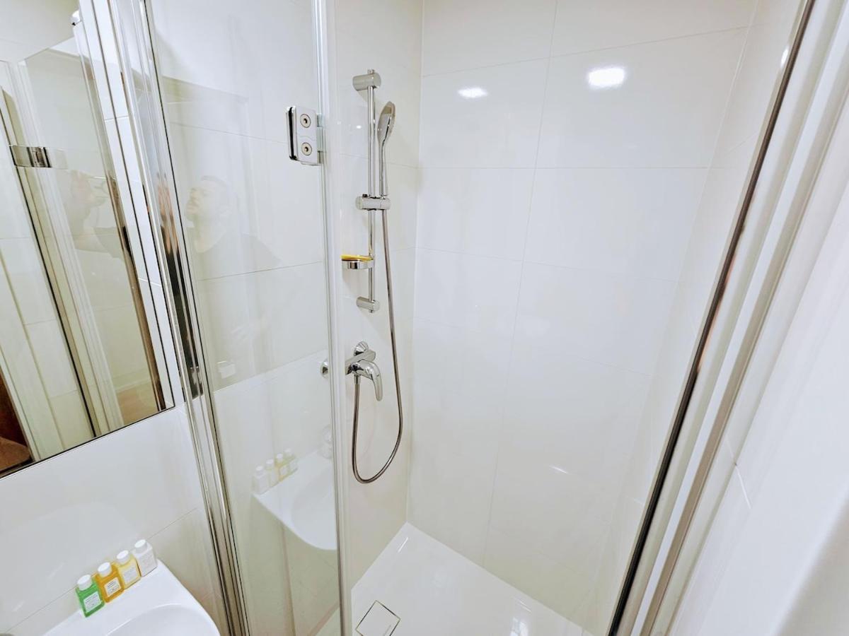 Live-inn Cozy For 1-4 Guests, 20 Mins To Center, Lift, Gym, Reception, Parking, Roof Terrace, Game & Party * Praha