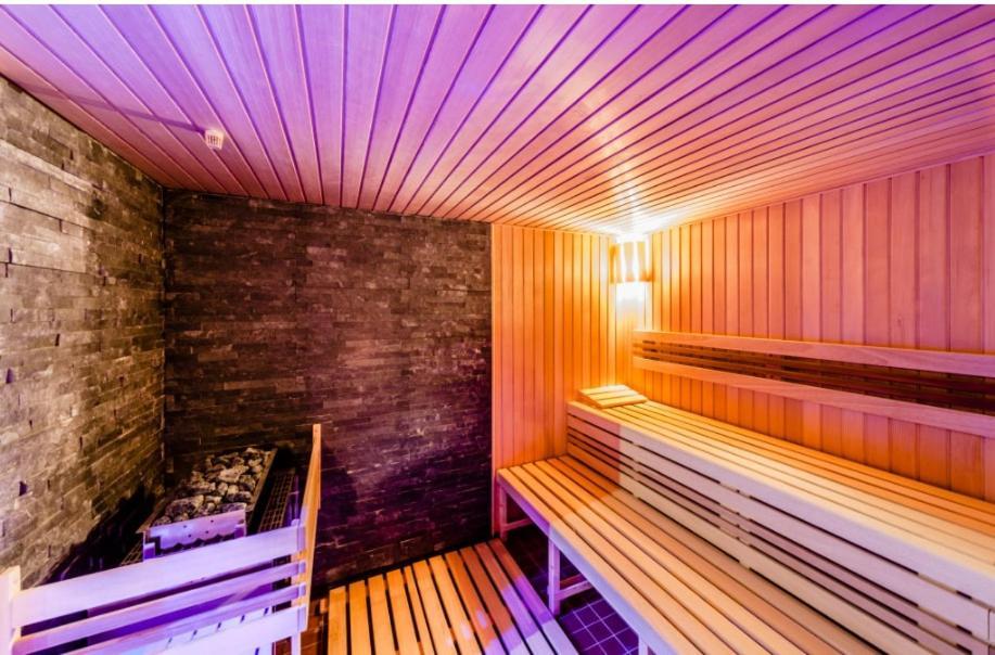 Live-inn Cozy For 1-4 Guests, 20 Mins To Center, Lift, Gym, Reception, Parking, Roof Terrace, Game & Party Apartmán Praha